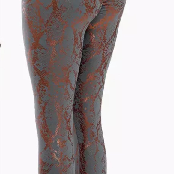 Brand new snake print leggings - Picture 2 of 6